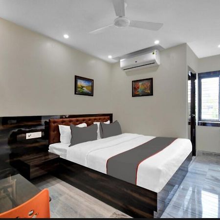 Om Guest House And Banquet Калькутта Экстерьер фото
