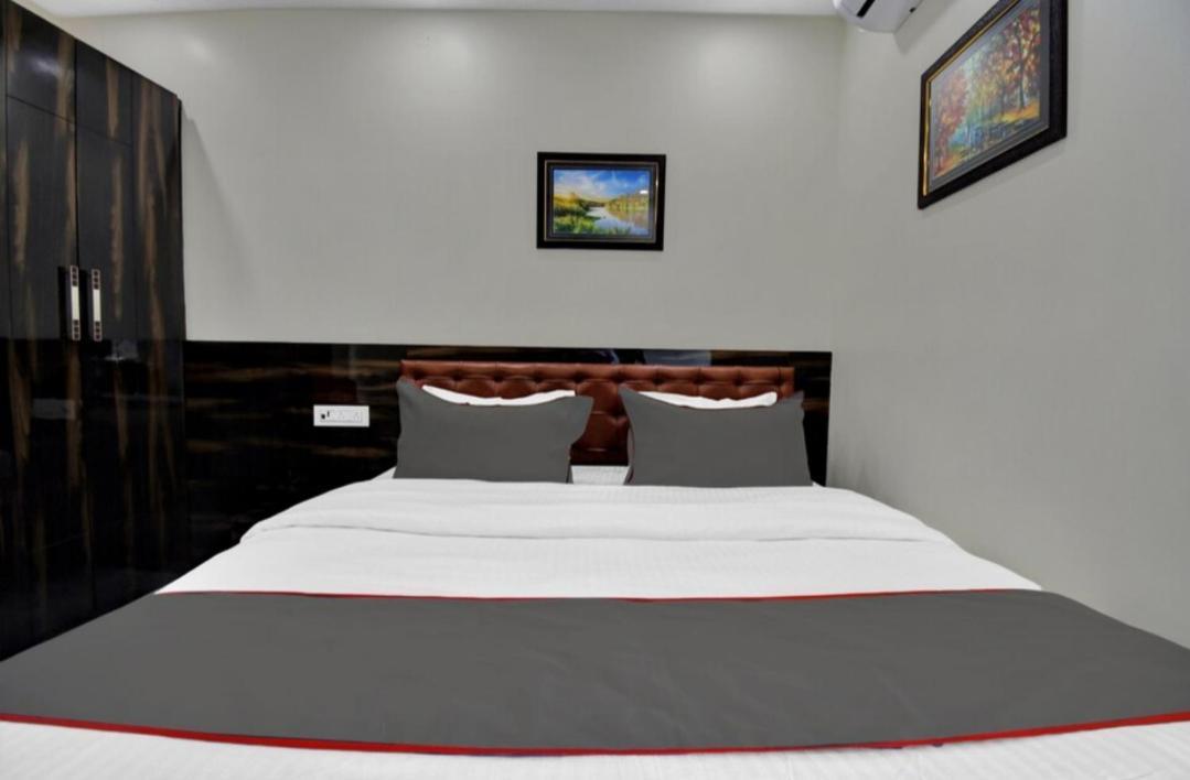 Om Guest House And Banquet Калькутта Экстерьер фото