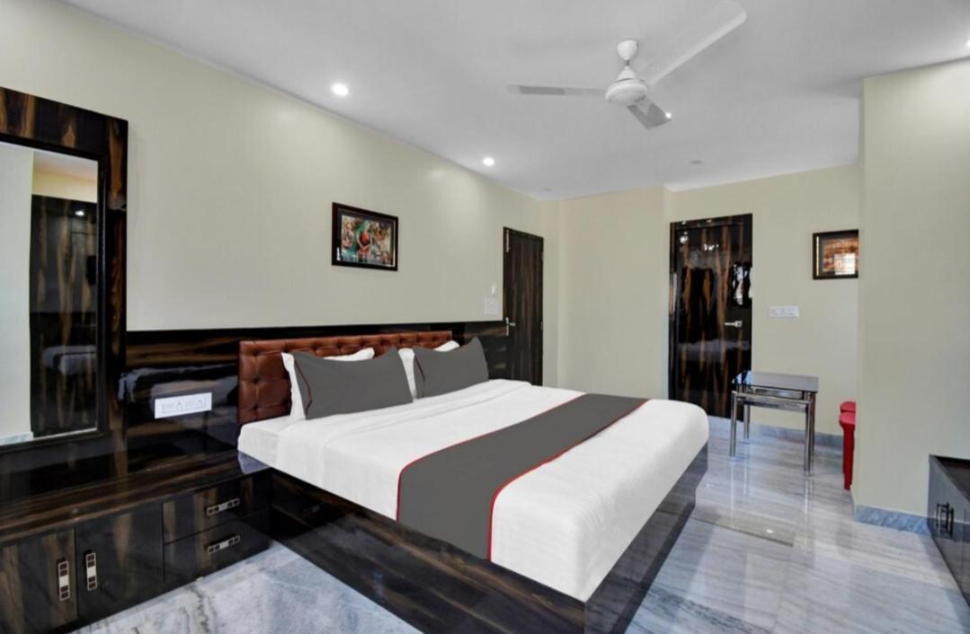 Om Guest House And Banquet Калькутта Экстерьер фото